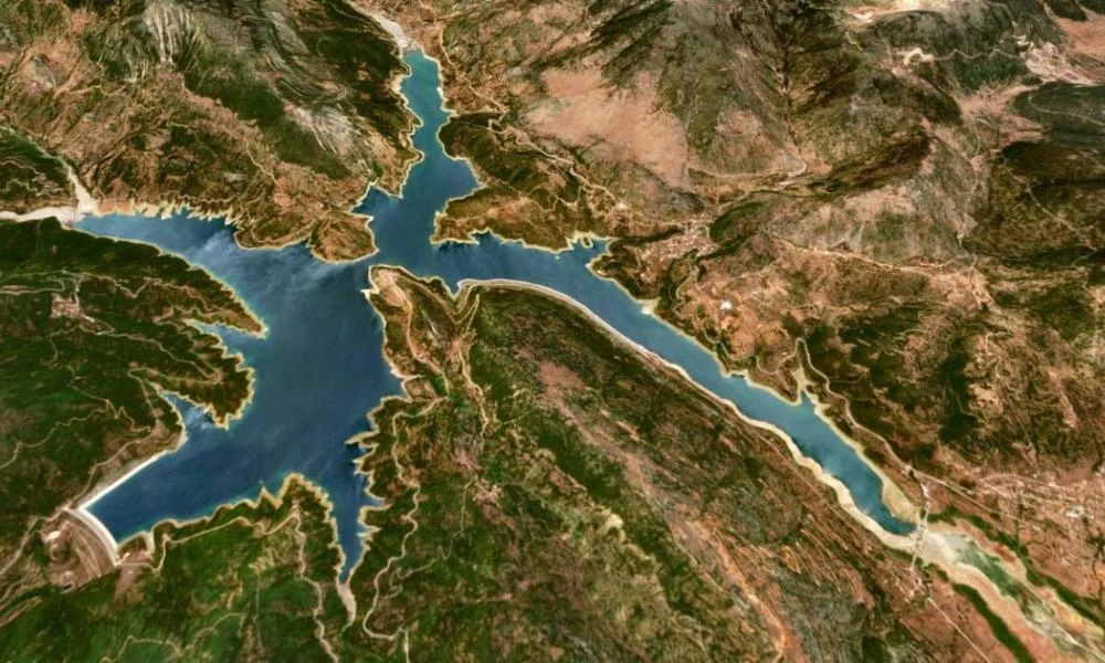 Ανησυχία προκαλούν οι δορυφορικές μετρήσεις της λίμνης του Μόρνου: Η έκτασή της είναι «μια από τις μικρότερες από το 2010»